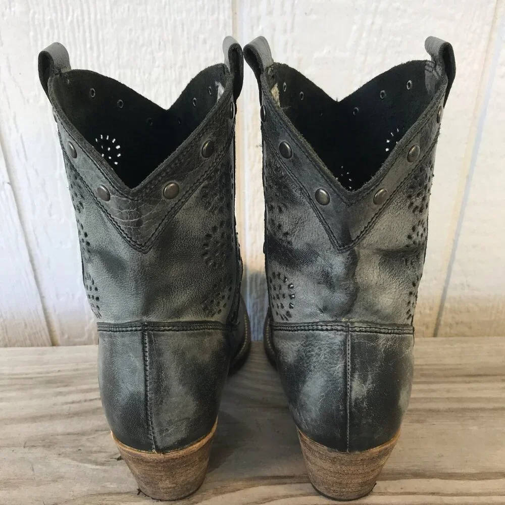 Dingo Cutouts and Studs Womens Gray Leather Western Ankle Boots 9.5 M DI790